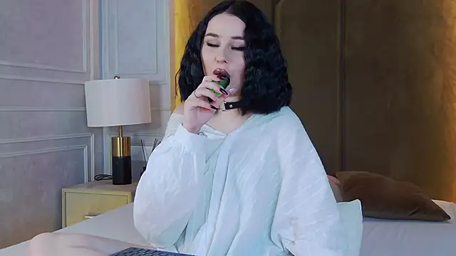 AliceLune online show from November 27, 2025, 2:30 pm