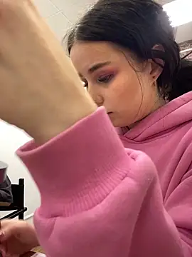 AliceLune online show from February 8, 2026, 5:49 pm