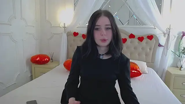 AliceLune online show from February 16, 2026, 12:45 pm