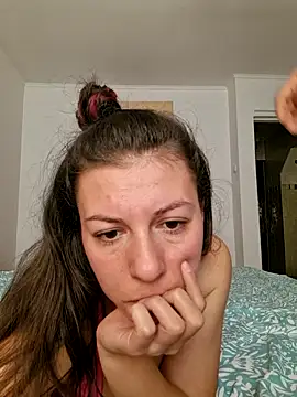 Snapshot of CrazyInTwo chatting on October 23, 2025, 11:42 am CrazyInTwo online show from October 23, 2025, 11:42 am