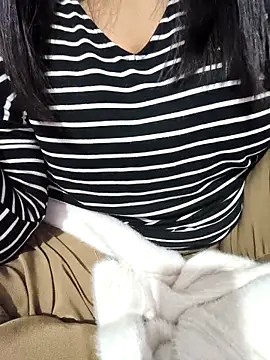 Anshika1431 online show from December 18, 2025, 5:41 pm