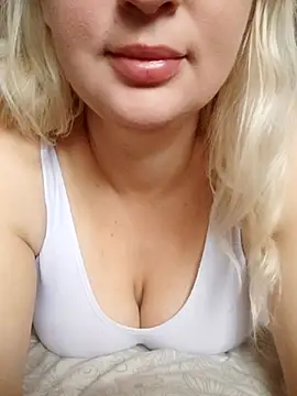 PaigexLynn online show from November 12, 2025, 6:47 am