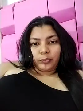 Snapshot of MyaShy chatting on February 4, 2026, 5:52 pm MyaShy online show from February 4, 2026, 5:52 pm