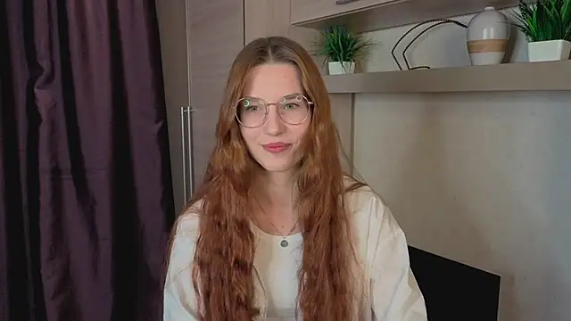 RachelColli online show from November 6, 2025, 2:07 pm