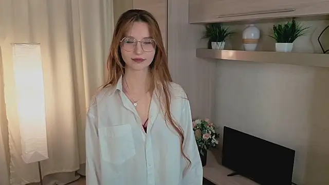 RachelColli online show from November 18, 2025, 3:16 pm