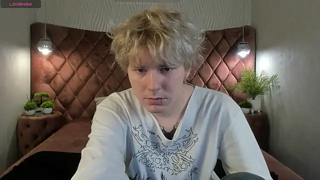 KevinMilky online show from November 20, 2025, 2:39 pm