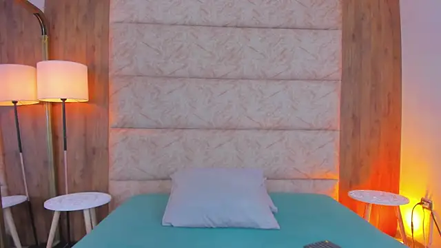 Antonella Russo1 online show from October 24, 2025, 1:18 pm