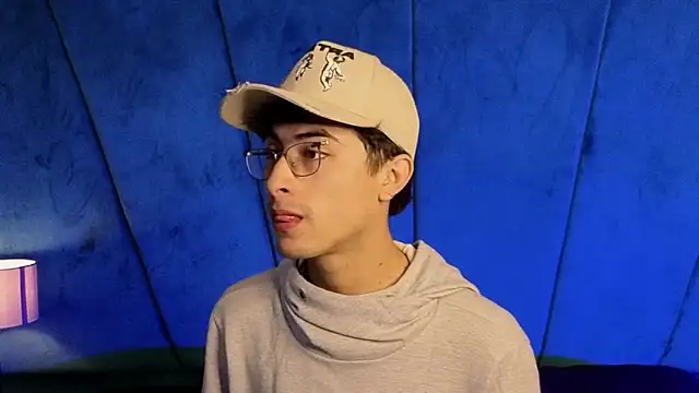 Aaron Eze online show from November 5, 2025, 10:43 pm