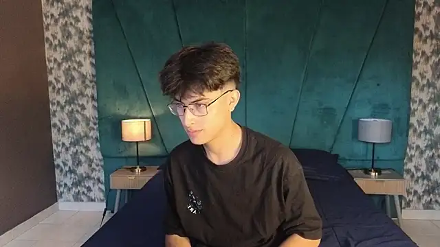 Aaron Eze online show from November 29, 2025, 9:29 pm