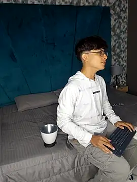 Aaron Eze online show from March 5, 2026, 11:39 am