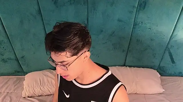 Aaron Eze online show from April 6, 2026, 1:12 pm