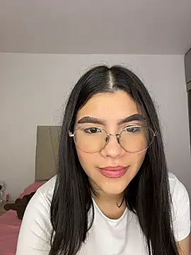 Julietalcl online show from April 5, 2026, 9:06 am