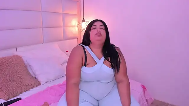 Sara clk online show from January 14, 2026, 7:52 pm