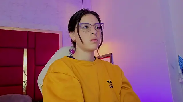 moon winy online show from April 23, 2026, 11:20 am