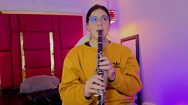 moon winy online show from April 23, 2026, 12:29 pm