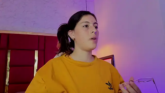 moon winy online show from April 24, 2026, 11:23 am