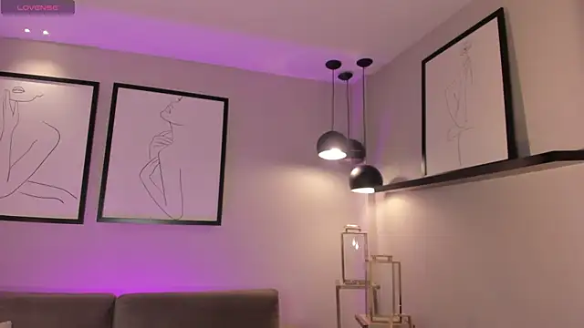 ChristineFord  online show from December 15, 2025, 12:31 pm