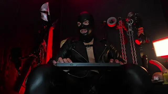Snapshot of Master_Connor_BDSM chatting on May 24, 2026, 12:43 pm Master Connor BDSM online show from May 24, 2026, 12:43 pm