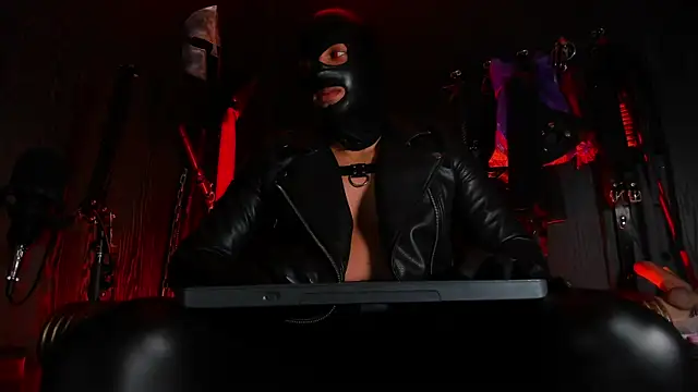 Snapshot of Master_Connor_BDSM chatting on July 4, 2026, 1:06 pm Master Connor BDSM online show from July 4, 2026, 1:06 pm