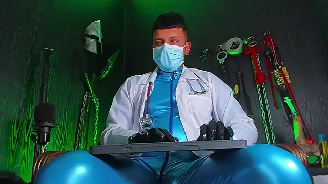 Snapshot of Master_Connor_BDSM chatting on July 13, 2026, 10:01 pm Master Connor BDSM online show from July 13, 2026, 10:01 pm