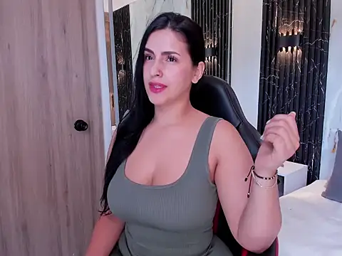 Snapshot of chloe_toms chatting on October 25, 2025, 6:35 pm chloe toms online show from October 25, 2025, 6:35 pm