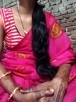 Snapshot of Hot_Lilly02 chatting on October 29, 2025, 5:31 am Hot Lilly02 online show from October 29, 2025, 5:31 am