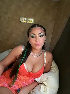 Snapshot of Keezylongway chatting on October 27, 2025, 6:45 pm Keezylongway online show from October 27, 2025, 6:45 pm