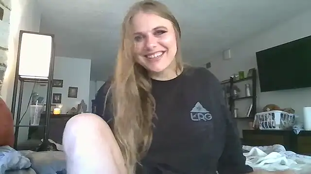 Snapshot of N1naBeanz chatting on October 17, 2025, 4:20 pm N1naBeanz online show from October 17, 2025, 4:20 pm