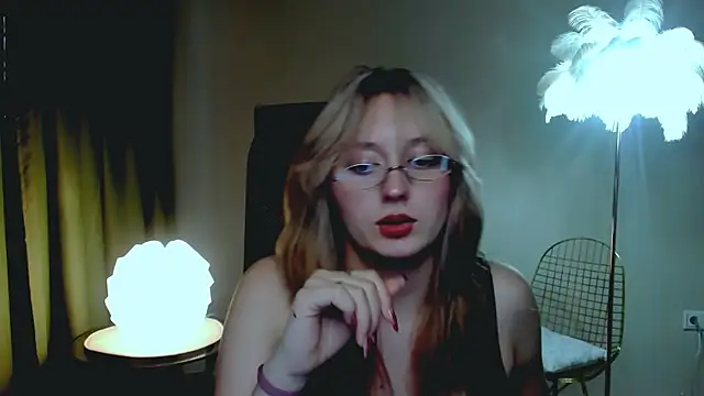 Snapshot of ScarlettScril chatting on October 20, 2025, 6:25 am ScarlettScril online show from October 20, 2025, 6:25 am