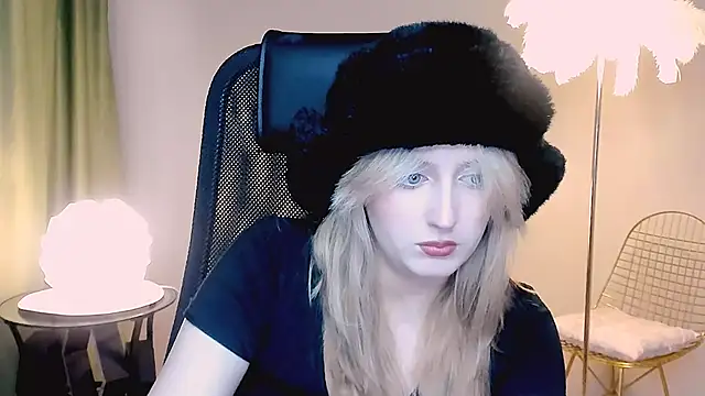 Snapshot of ScarlettScril chatting on November 14, 2025, 9:30 am ScarlettScril online show from November 14, 2025, 9:30 am