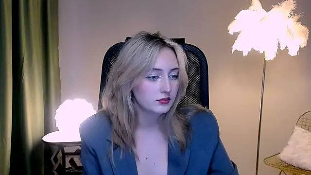 Snapshot of ScarlettScril chatting on November 20, 2025, 6:35 am ScarlettScril online show from November 20, 2025, 6:35 am