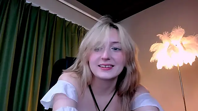 Snapshot of ScarlettScril chatting on November 23, 2025, 7:30 am ScarlettScril online show from November 23, 2025, 7:30 am