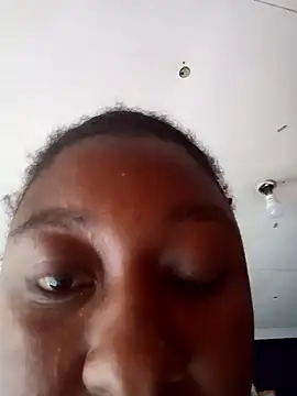 Snapshot of darkbeautyyyy chatting on October 30, 2025, 4:25 am darkbeautyyyy online show from October 30, 2025, 4:25 am