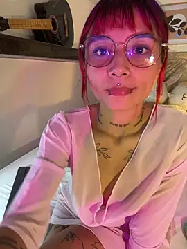 Emma duff online show from April 5, 2026, 7:44 pm