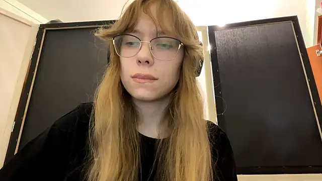 Snapshot of JuneCooper chatting on October 20, 2025, 11:43 am JuneCooper online show from October 20, 2025, 11:43 am