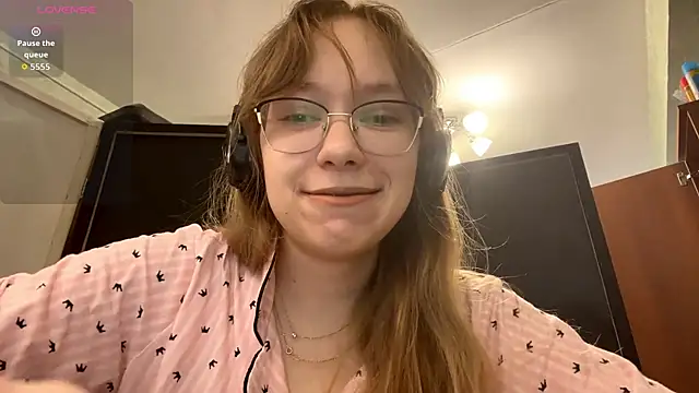 Snapshot of JuneCooper chatting on October 24, 2025, 8:22 am JuneCooper online show from October 24, 2025, 8:22 am