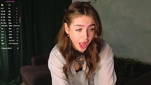 TinyMollys online show from October 29, 2025, 3:36 pm