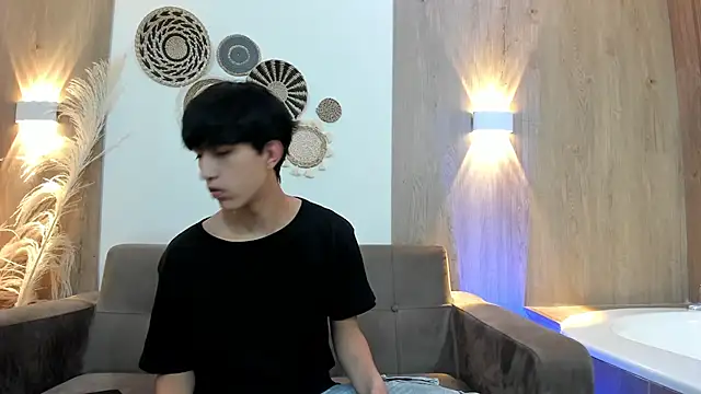 hoot booys  online show from November 22, 2025, 7:57 pm