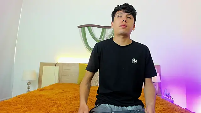 hoot booys  online show from April 4, 2026, 9:23 pm