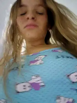 Snapshot of bambiluly chatting on October 18, 2025, 1:45 pm bambiluly online show from October 18, 2025, 1:45 pm