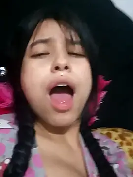 petite coral online show from January 13, 2026, 4:18 am