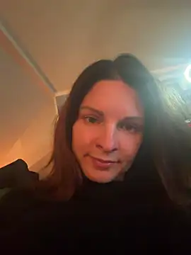 kinkysarahx online show from April 4, 2026, 6:38 pm