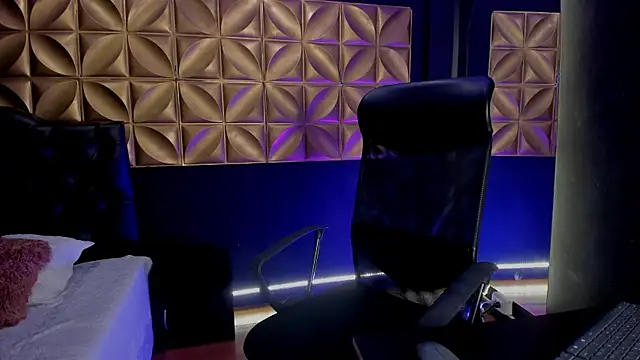 lovenatasha  online show from October 28, 2025, 5:15 pm