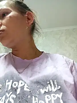 Snapshot of Coare_Cindy chatting on October 17, 2025, 5:04 pm Coare Cindy online show from October 17, 2025, 5:04 pm