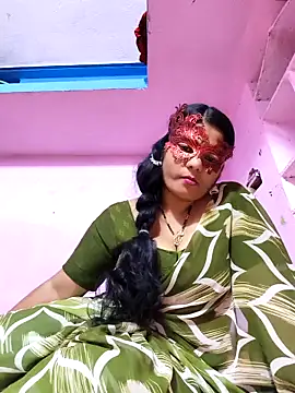 SAIRA-hot online show from November 5, 2025, 6:19 pm