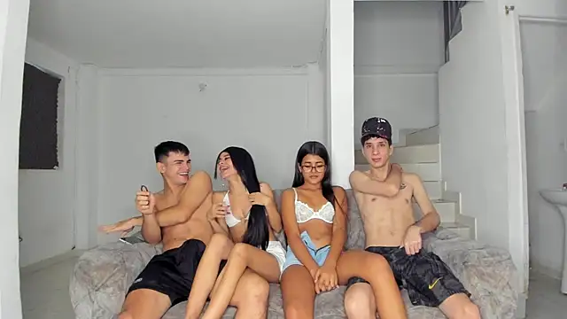 Snapshot of HottWett chatting on October 16, 2025, 9:27 pm HottWett online show from October 16, 2025, 9:27 pm