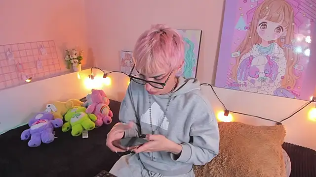 Strawberry Kitty  online show from November 9, 2025, 4:55 am