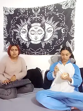 Snapshot of emily_n_abby chatting on February 24, 2026, 1:31 pm emily n abby online show from February 24, 2026, 1:31 pm