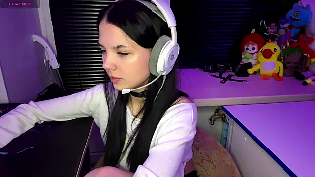 HanaMantanaDell online show from October 21, 2025, 2:07 pm