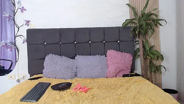 sharon ivanna12 online show from November 10, 2025, 7:02 pm